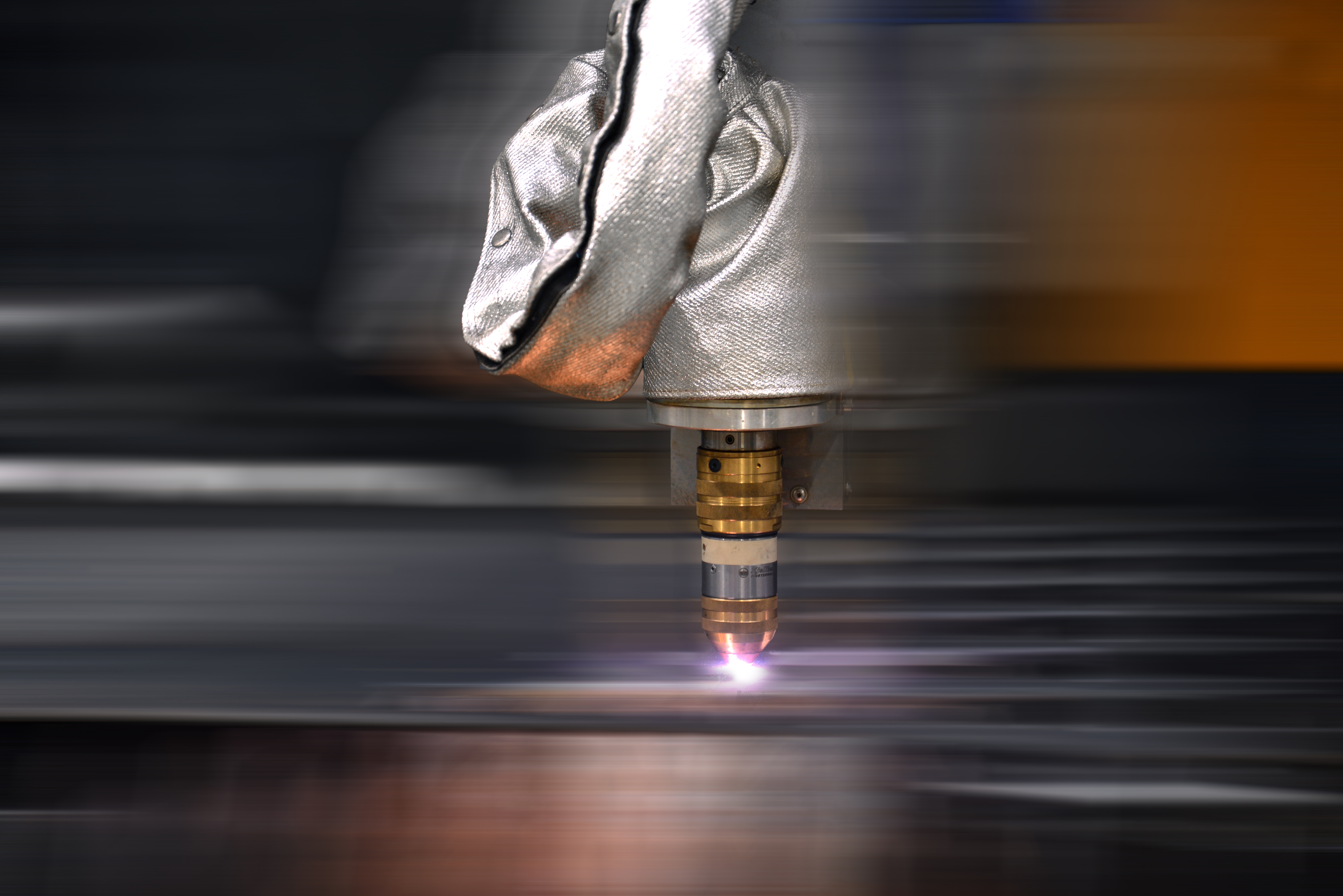 Vortex 3D-plasmabr&auml;nnare p&aring; Eckert CNC-fr&auml;s under pl&aring;tsk&auml;rningsprocess