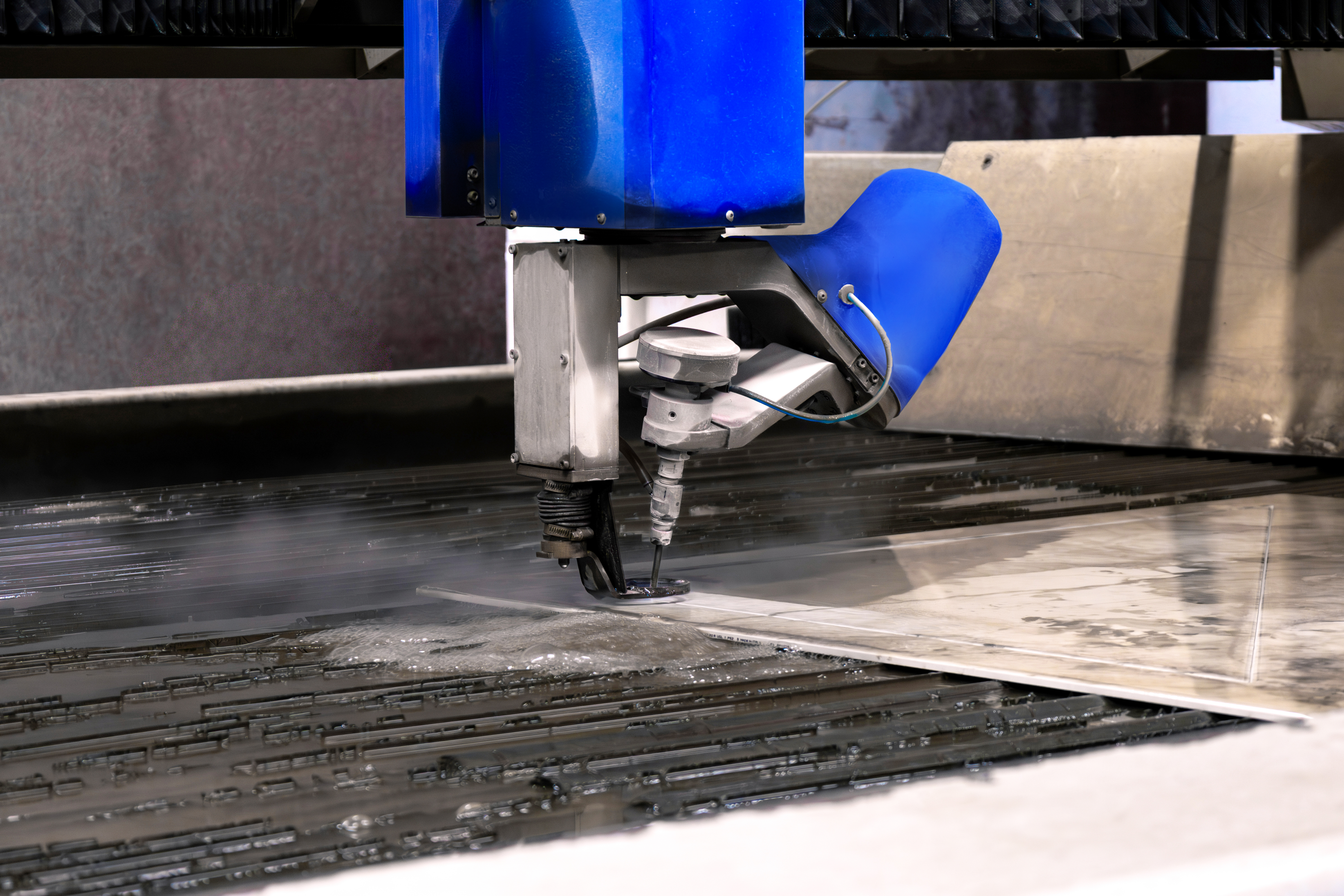 Eckerts Opal Waterjet-maskin vid sk&auml;rning av kvartssinter hos Goldkam
