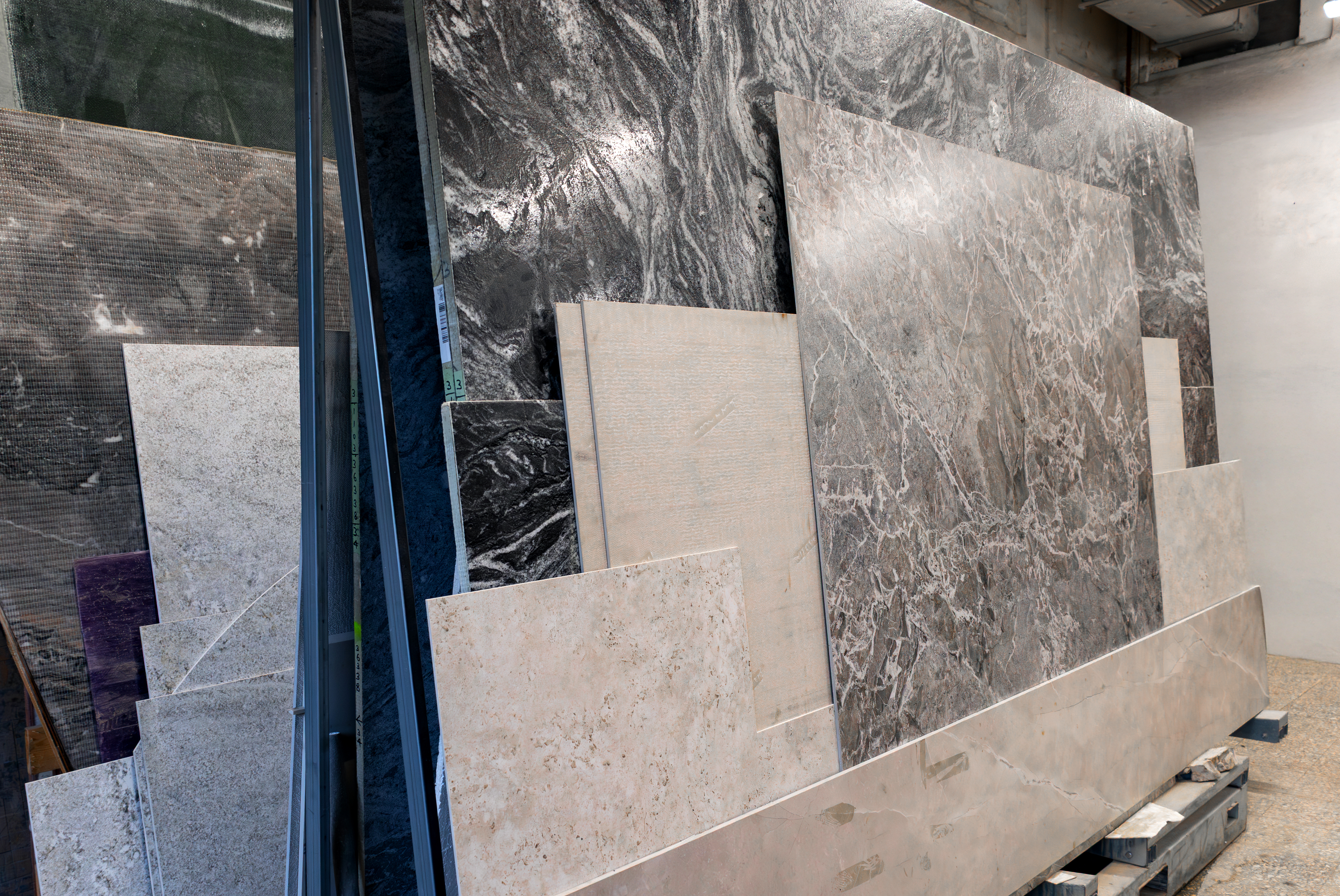 Quartz sintered and natural stone slabs